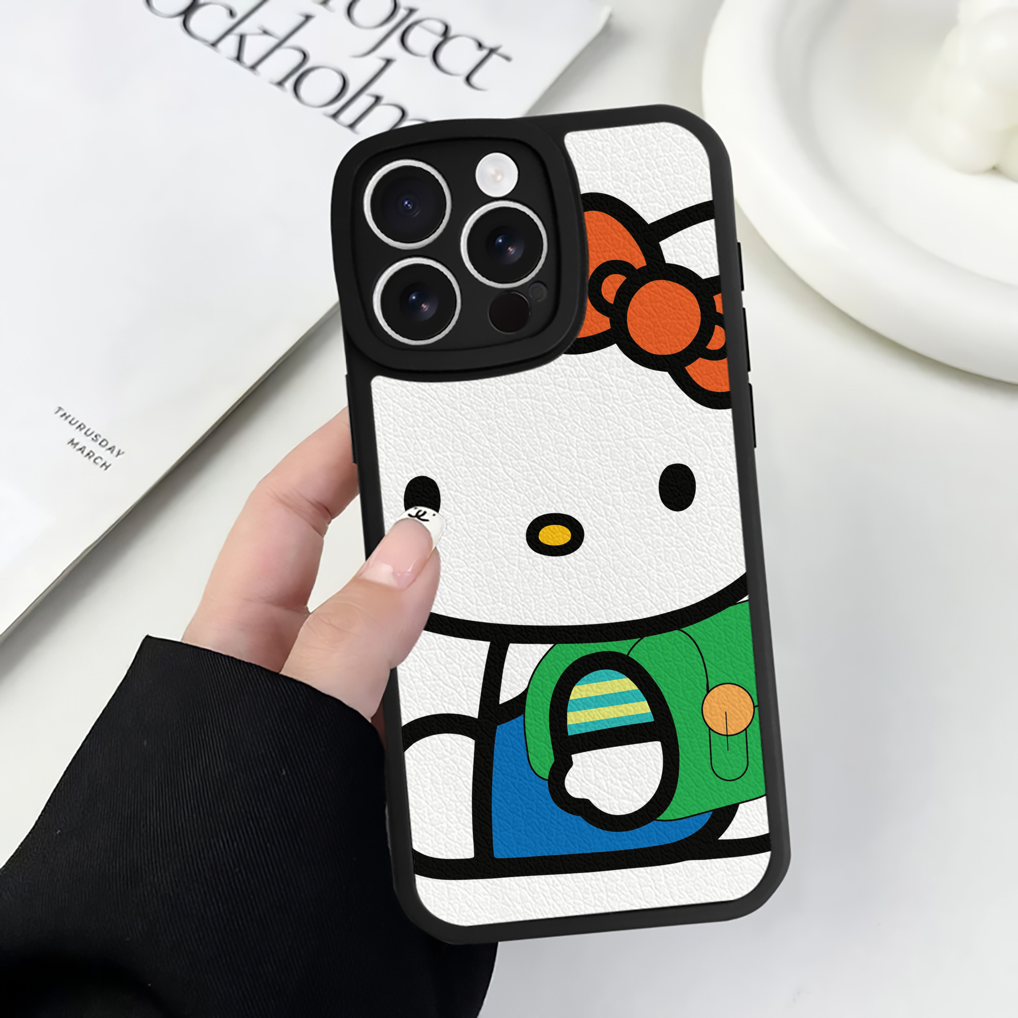 （画像用） Hello Kitty ハローキティ 【iPhone 16シリーズ対応】シリコンスマホケース（レザー調） 材質：シリコン
